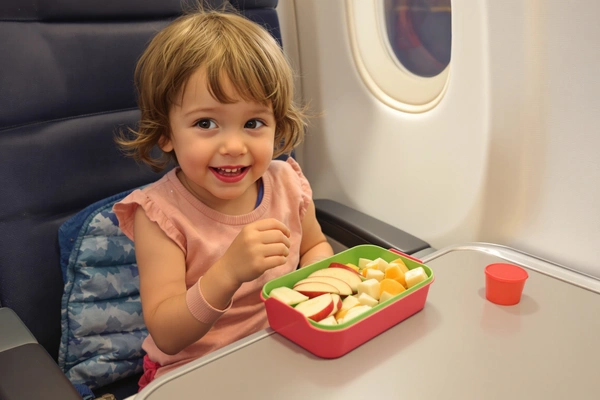 Dziecko je posiłek w samolocie