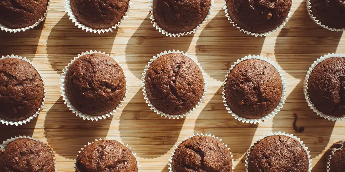 przepis na czekoladowe muffiny z masłem orzechowym