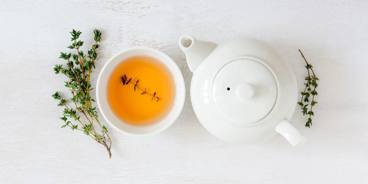 Zielona herbata jako przykład zalecanego napoju diety 1200 kcal.