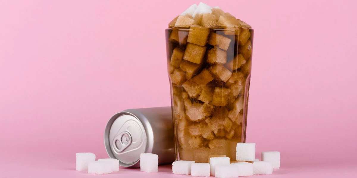 Szklanka słodkiego napoju (250 ml) może dostarczać ok. 100 kcal, co w diecie 1300 kcal jest dużą wartością.