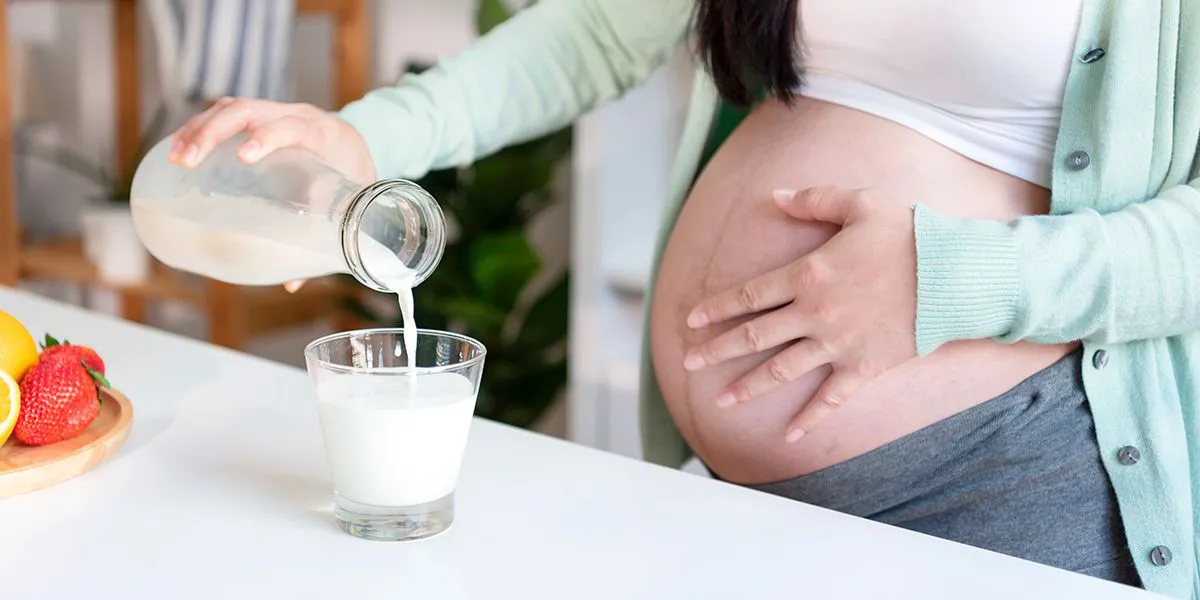 Ważnym elementem diety w ciąży są produkty mleczne, ponieważ zapewniają wapń niezbędny do mineralizacji kości.