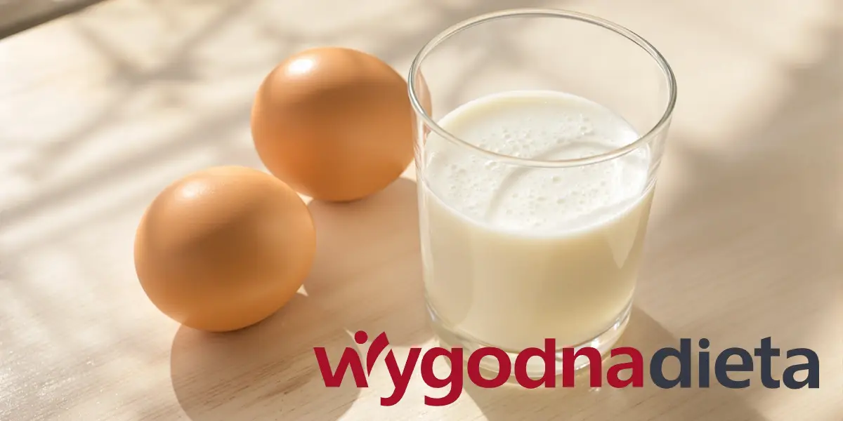 jajka ugotowane na twardo oraz szklanka mleka