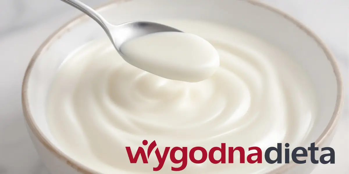 jogurt naturalny w misce