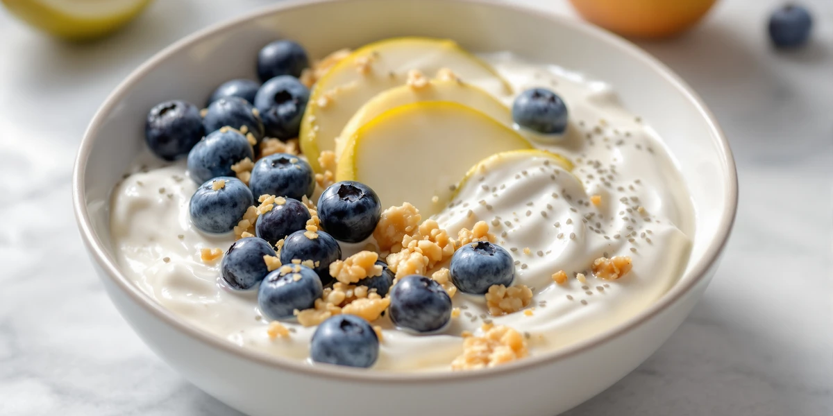Jogurt z borówkami, gruszką i chia