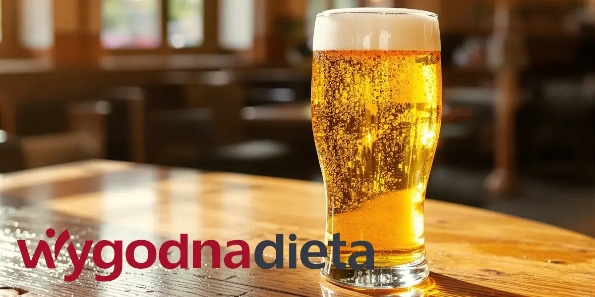 szklanka jasnego piwa