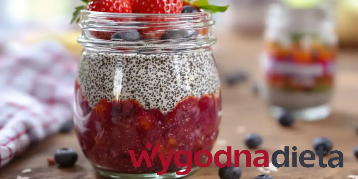 pudding chia z musem owocowym