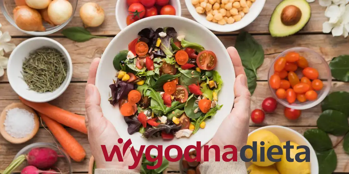 talerz z sałatką dobrą na diecie redukcyjnej