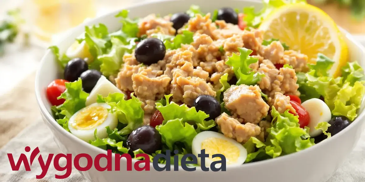 sałatka z tuńczykiem i jajkiem