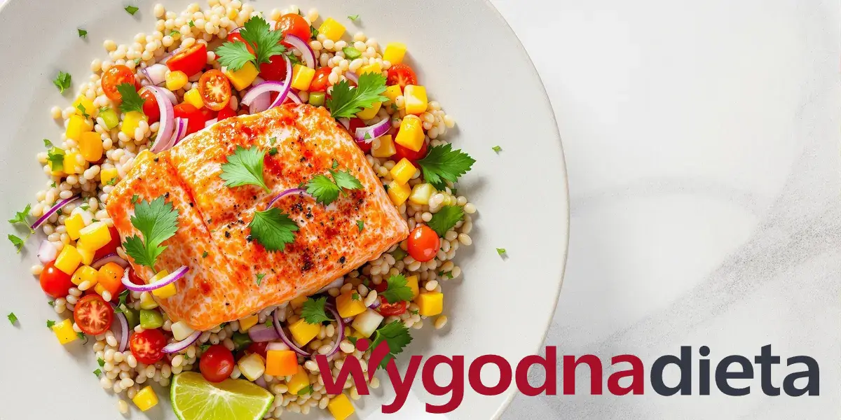 łosoś z salsą i kaszą pęczak