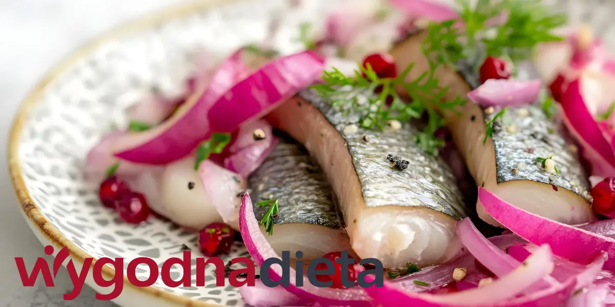 śledzie z czerwoną cebulką i olejem