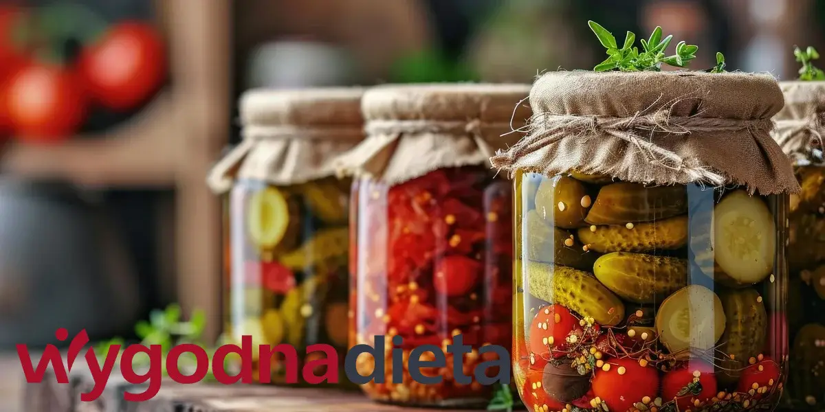 ogórki kiszone w słoikach