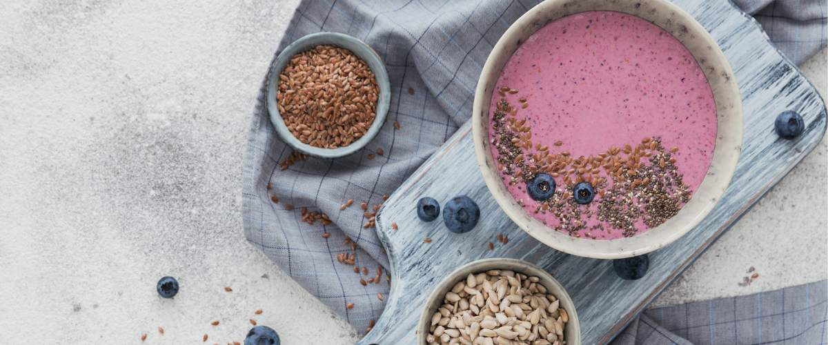 smoothie bowl z siemieniem - jak jeść siemię lniane