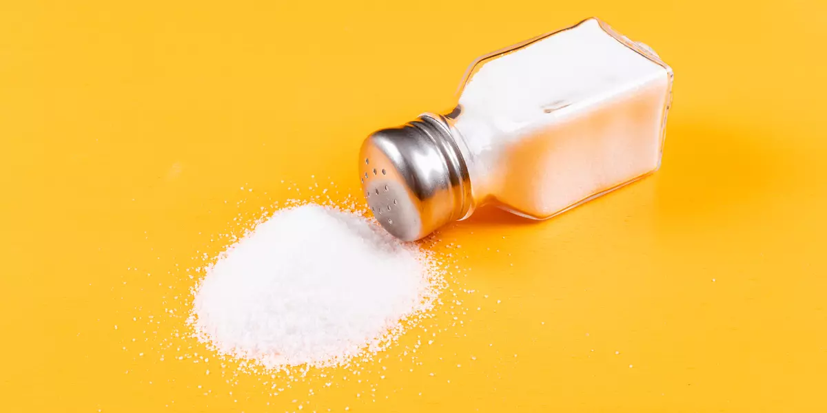 solniczka, sól (główne źródło sodu w diecie większości Polaków)
