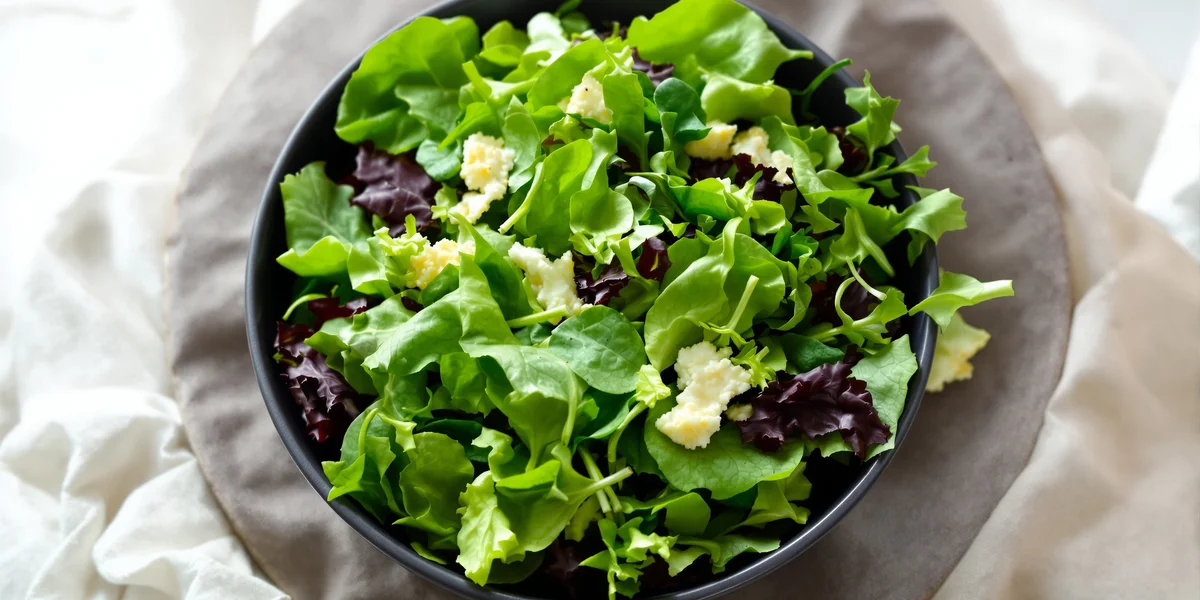 mieszanka szpinaku, rukoli i roszponki