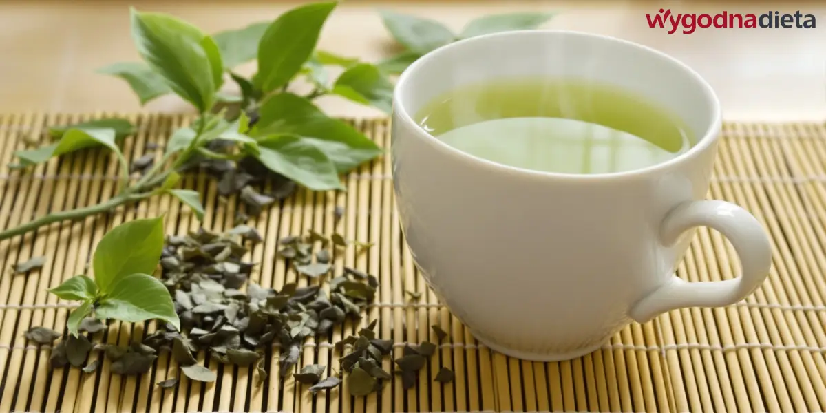 filiżanka zielonej herbaty liściastej
