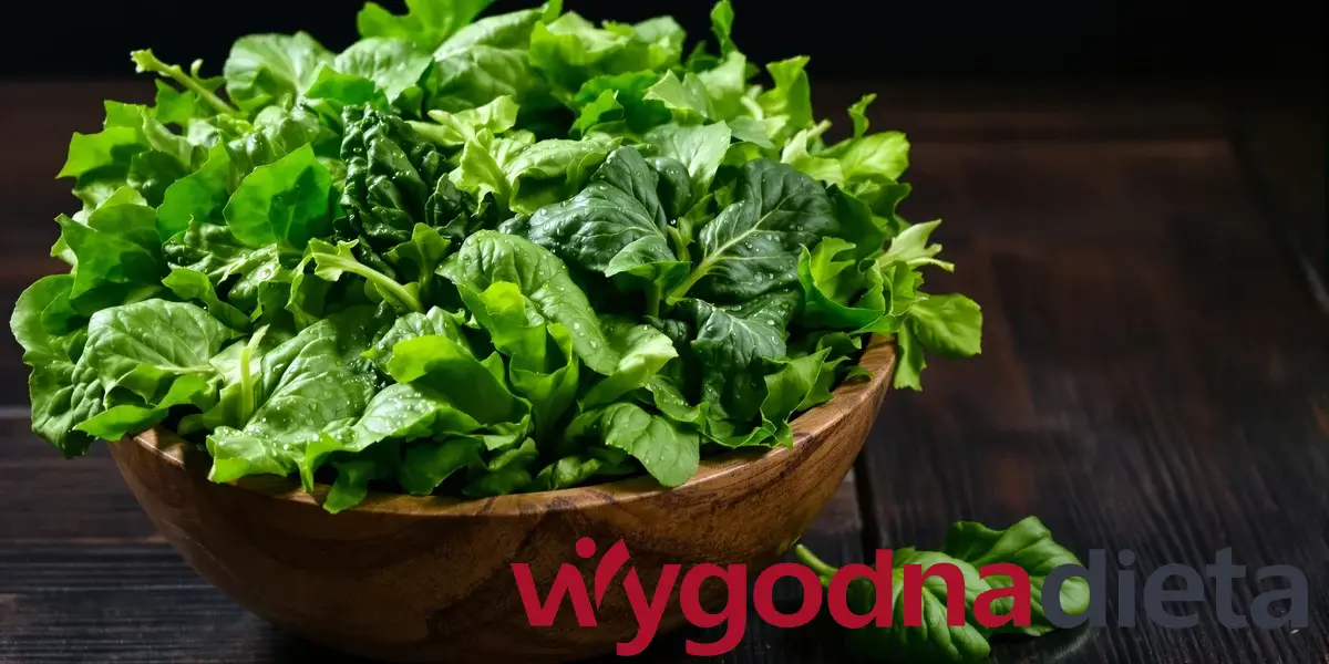 liście szpinaku i sałaty