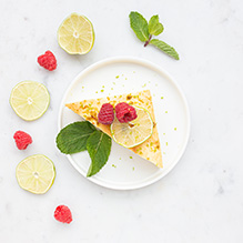second breakfast in a low GI box diet - vanilla cheesecake with raspberries