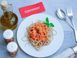 Whole grain spaghetti with vegetarian tofu bolognese sauce, dietary catering in Torun
